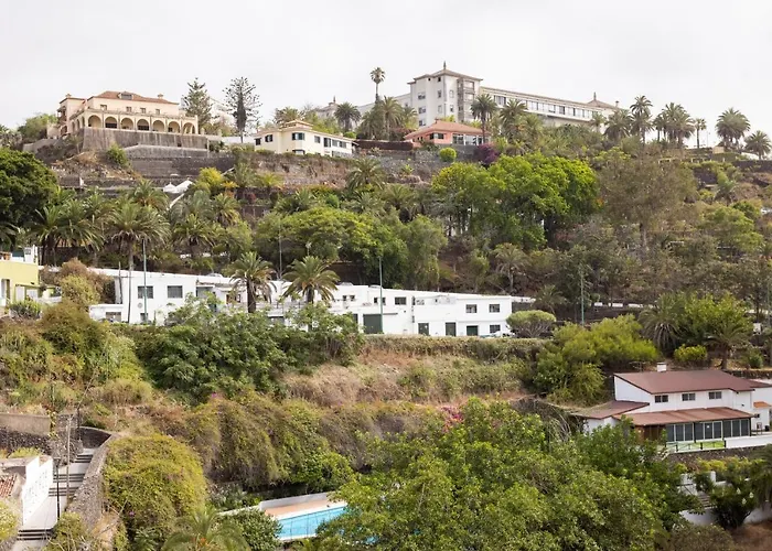 Apartment Home2book Center *