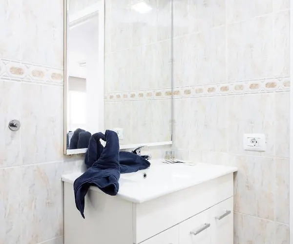 Apartment Home2book Center *